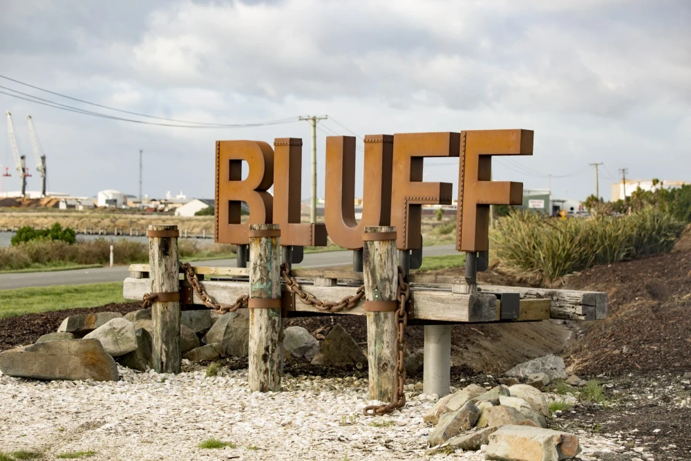 448445 bluff welcome sign southland new zealand credit sam deuchrass 5